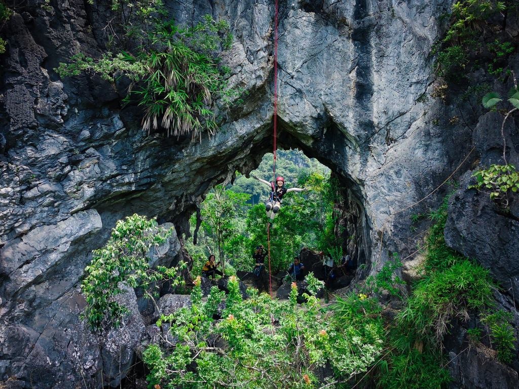 Núi Thủng Lân Ty 